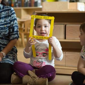 Preschool girl with Spanish mood meter sign